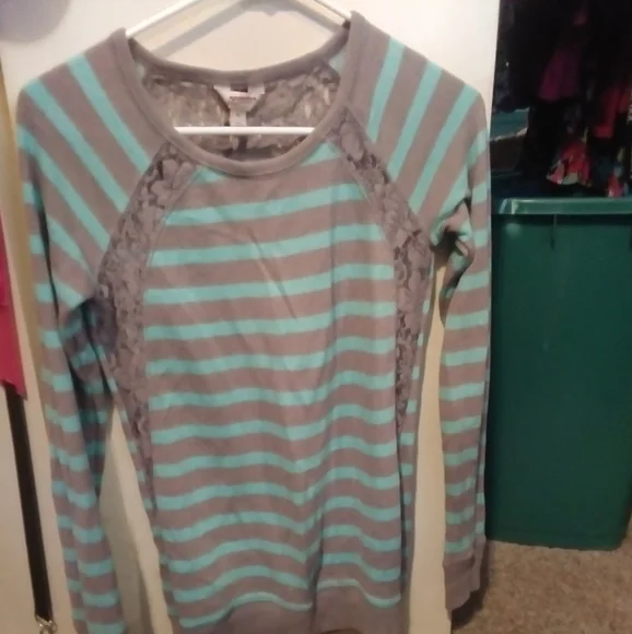 Sweater - Picture 1 of 3